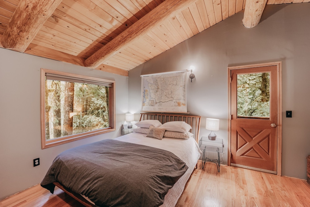 81sl - Hot Tub - Wifi - Pets Ok - Sleeps 4 view 2