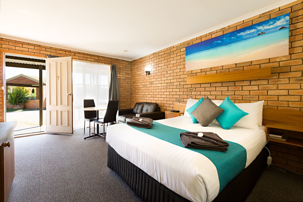 Statesman Motor Inn