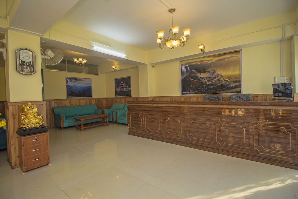 Lobby & Reception