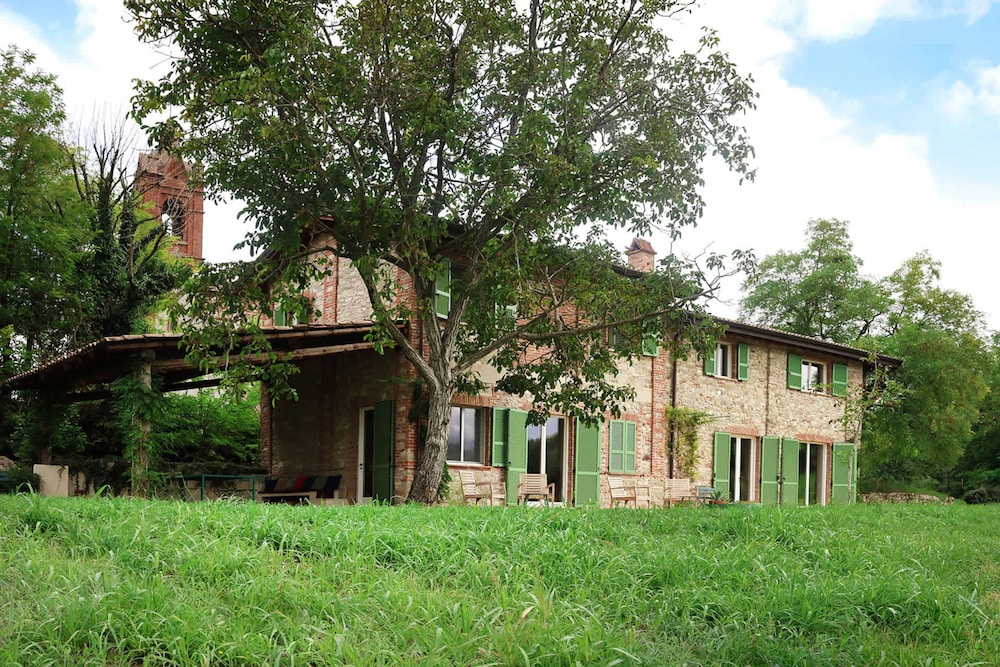 Villa Poggio Castellaro by Boutique in the Heart of Italy s Food Valley Emilia-romagna