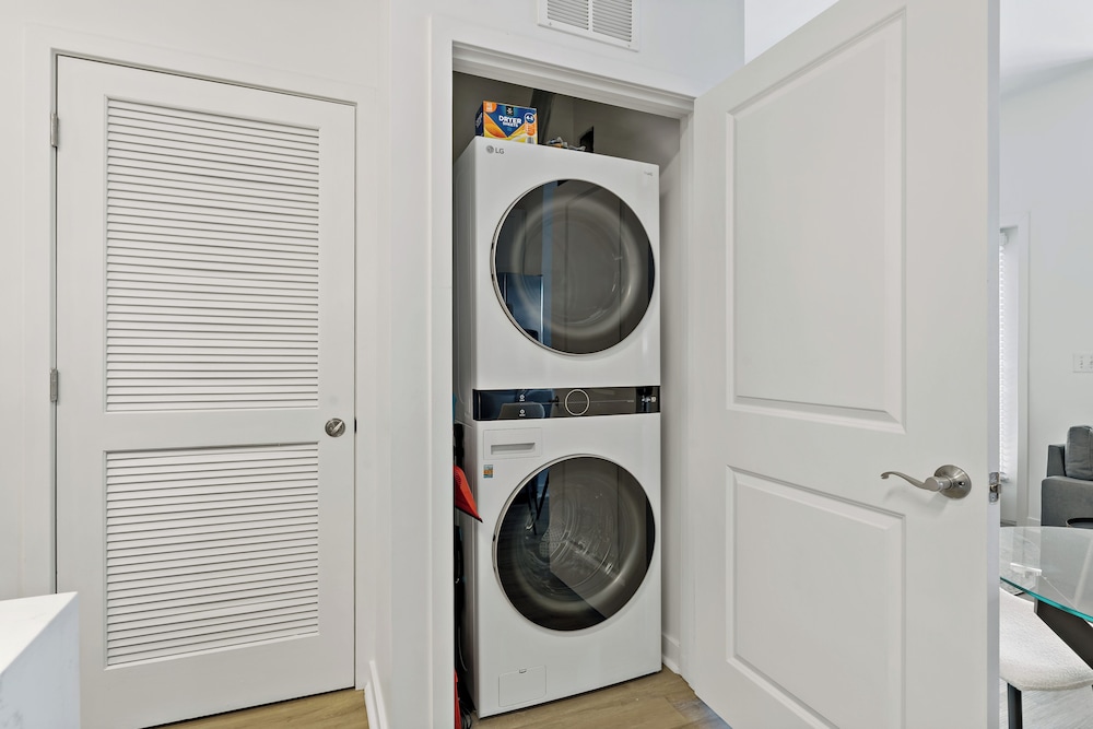 ROVE LIVING/KB - Midtown205