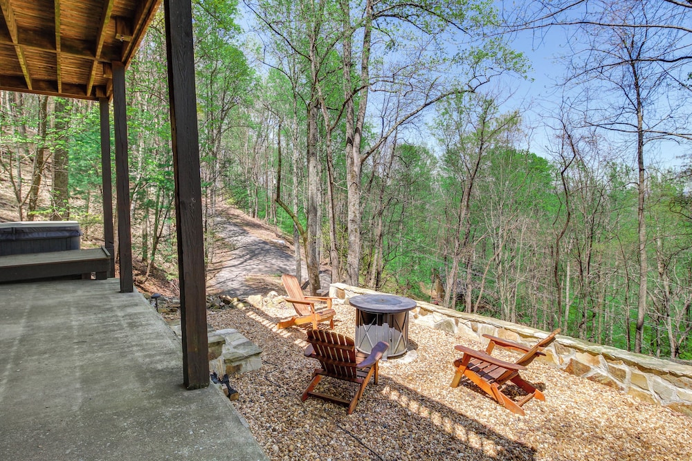Ellijay Cabin 7 Mi to Dtwn: Hot Tub & Mtn Views