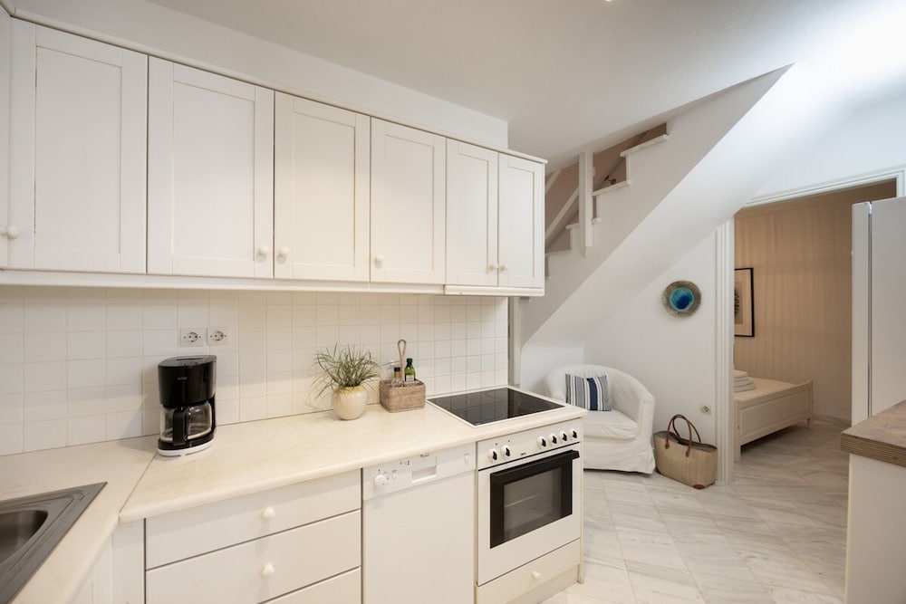 B4 Cycladic Home for 6 by the Beach