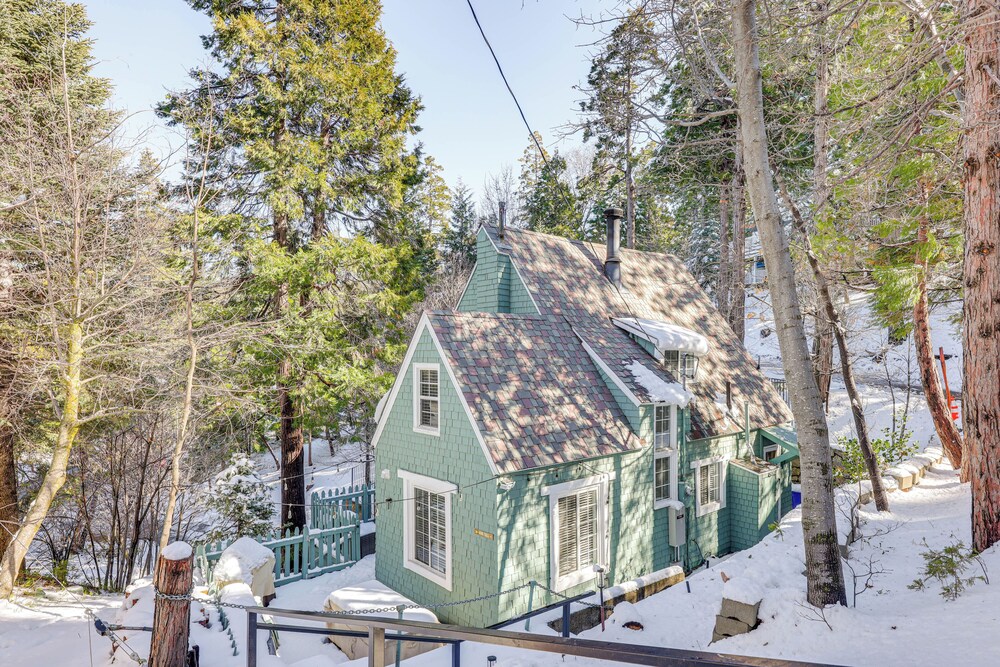 Walkable 'green Gables Cottage' in Lake Arrowhead