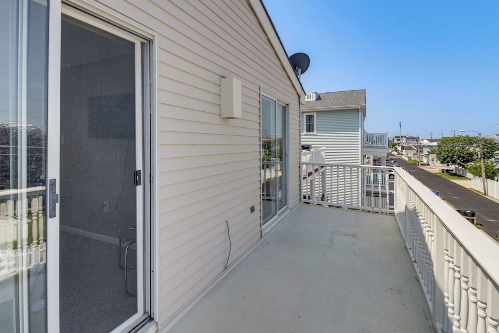 2 Blocks to Beach Access: Ocean City Adventure!