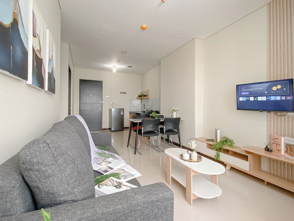 Comfortable And Restful 2Br Nifarro Park Apartment