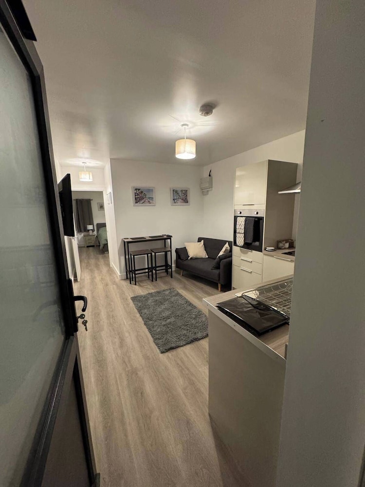 Cozy Apartment at Highbanks The Annex