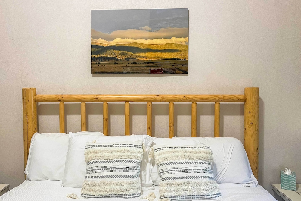 Beautiful Mccall Cabin: Perfect for Families! view 3
