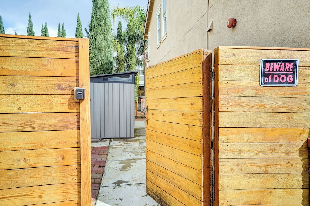 Pool & Hot Tub Access: Brentwood Getaway!