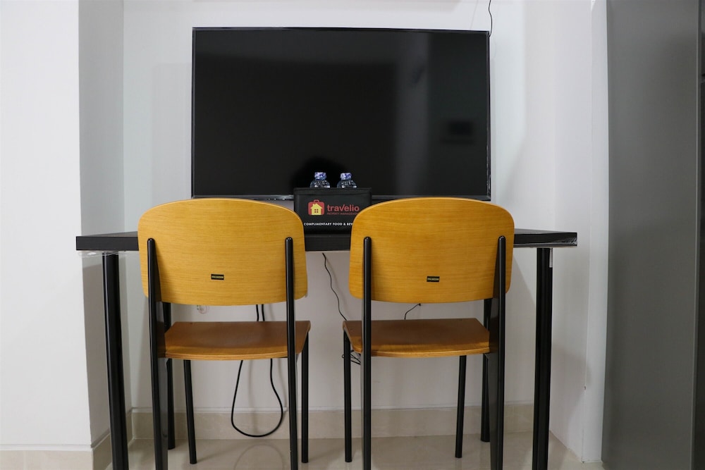 Fancy And Nice Studio Room At West Vista Apartment