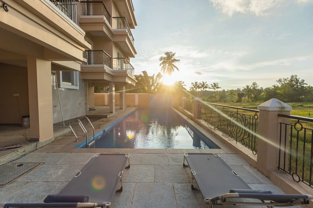 Palm Retreat 1BHK Pool & Field Views