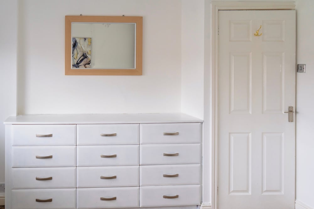 House - Sleeps 10 - Parking - Stn Close