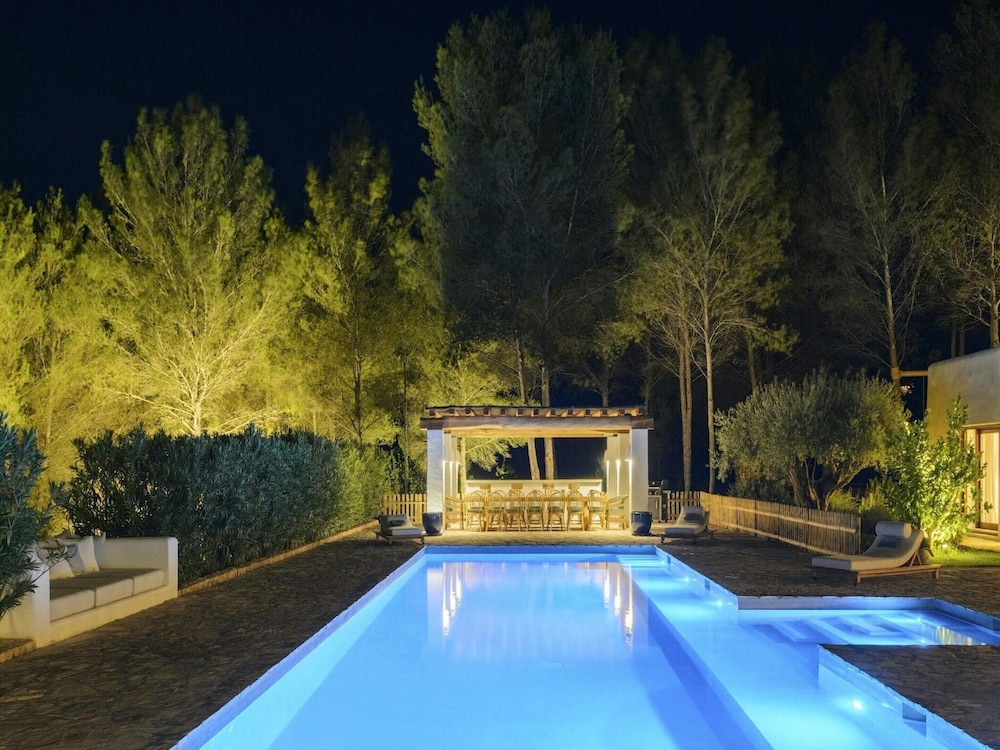Holiday Home With Children Play Area