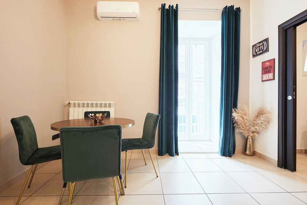 Vicky's Luxury Guesthouse by Napoliapartments