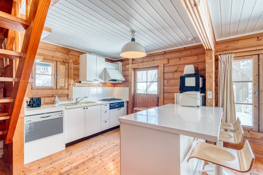 Tanoshii Chalet by H2 Life - Image 4