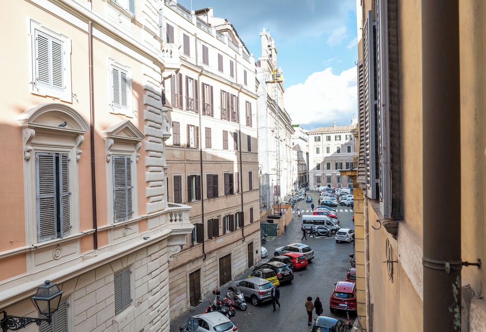 Pantheon Apartments