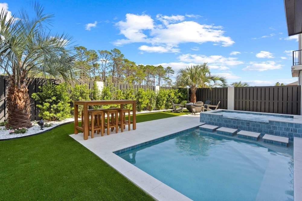 Pool, Hot Tub, Firepit, Walk to Beach Near Gulf Place