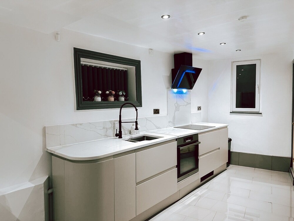 Eliteelegance Suites 2-bed Apartment in Sheffield view 5
