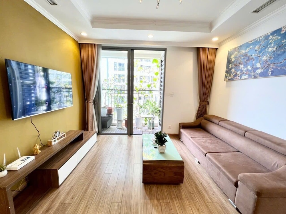 Bom Homestay Vinhomes Times City