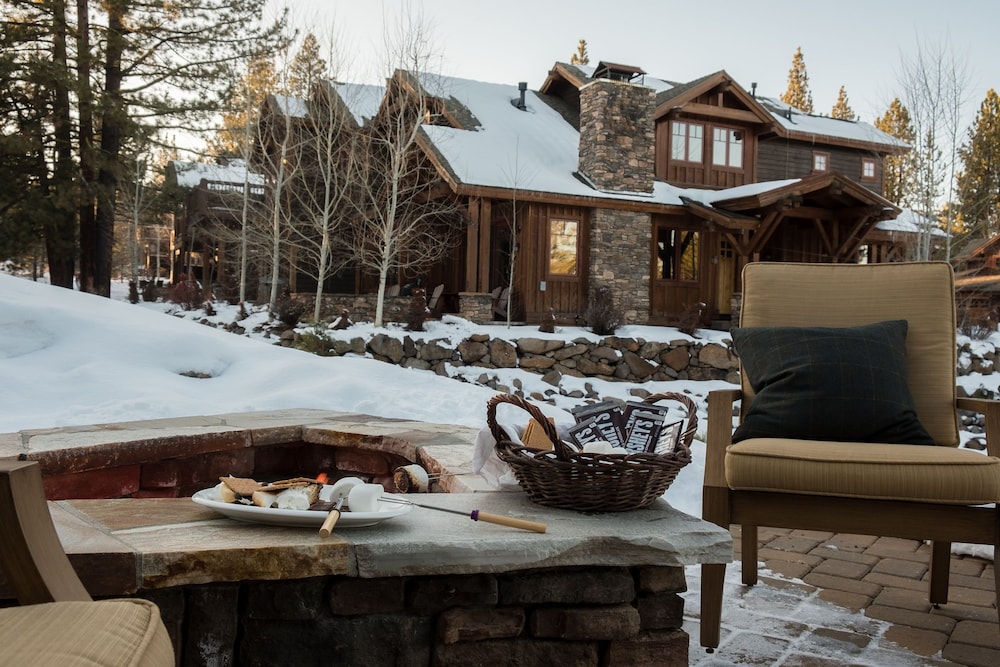 Maple by Avantstay Modern Mountain Home w Cozy Fire Pit 15 Mins frm Northstar