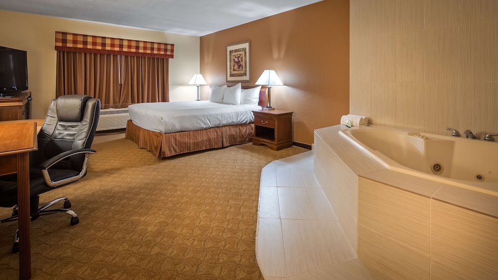 St. Charles Vacations - Best Western Inn of St. Charles - Property Image 26