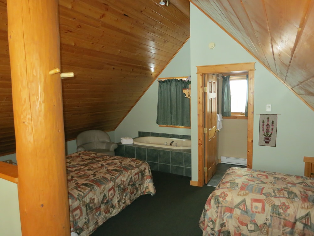 Chancellor Peak Chalets - Image 4
