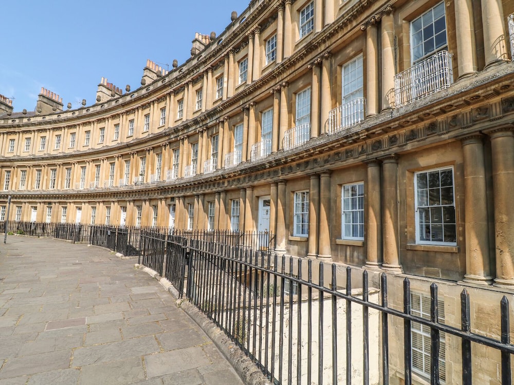 33 Crescent Gardens