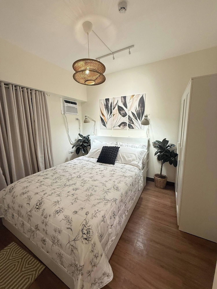 Cozy Modern Apartment Condo Unit