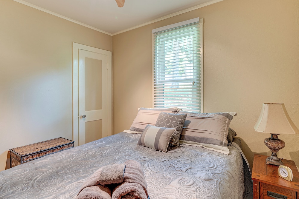 Lake Geneva Family Gem w/ Fenced Dog Run!