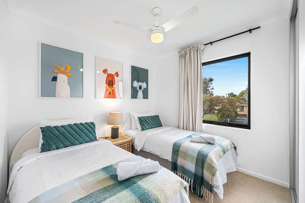 Kennedy Gold 2BR - Heated Pool Shopping Gym