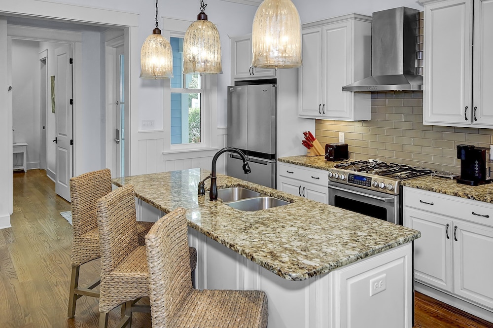'seas The Day' In Watercolor Beach 5 Bdrm/slps 10 Steps To Dragonfly Pool! 5 Bedroom Home by RedAwning view 4