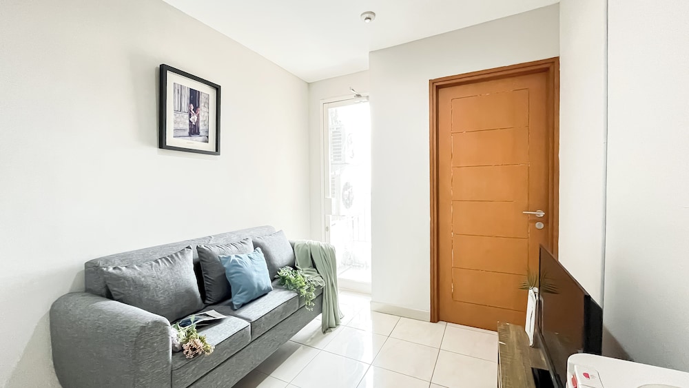 Scandinavian Minimalist 2Br At Cinere Bellevue Suites Apartment