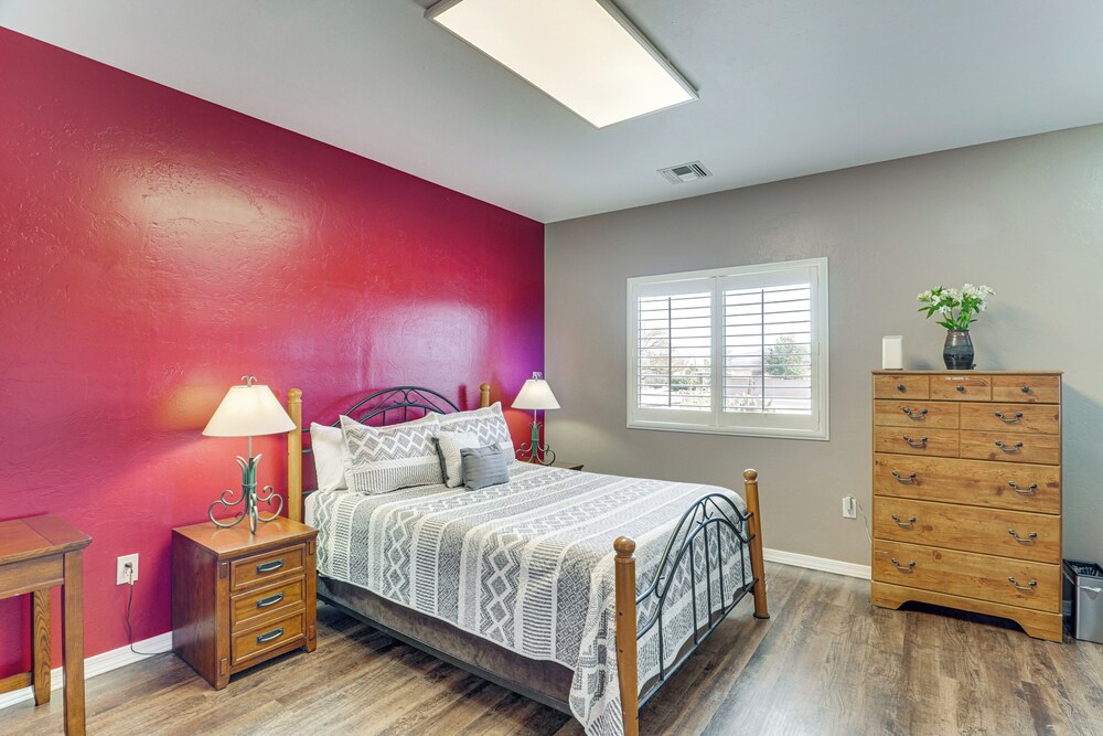 Mtn-view Oasis w/ Pool Access in Green Valley!