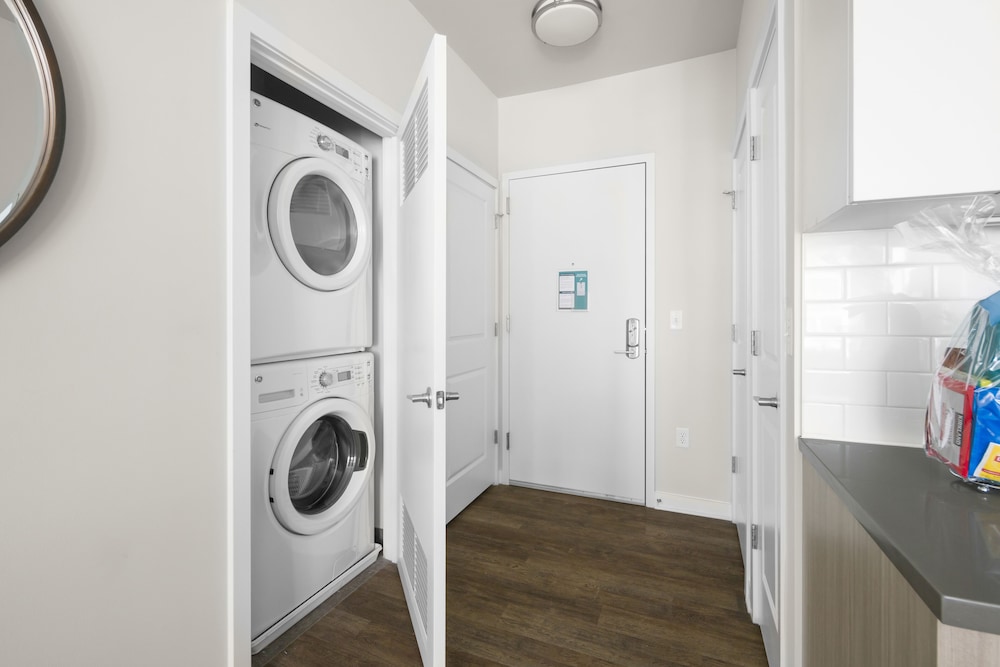 Global Luxury Suites at Reston - Property Image 39