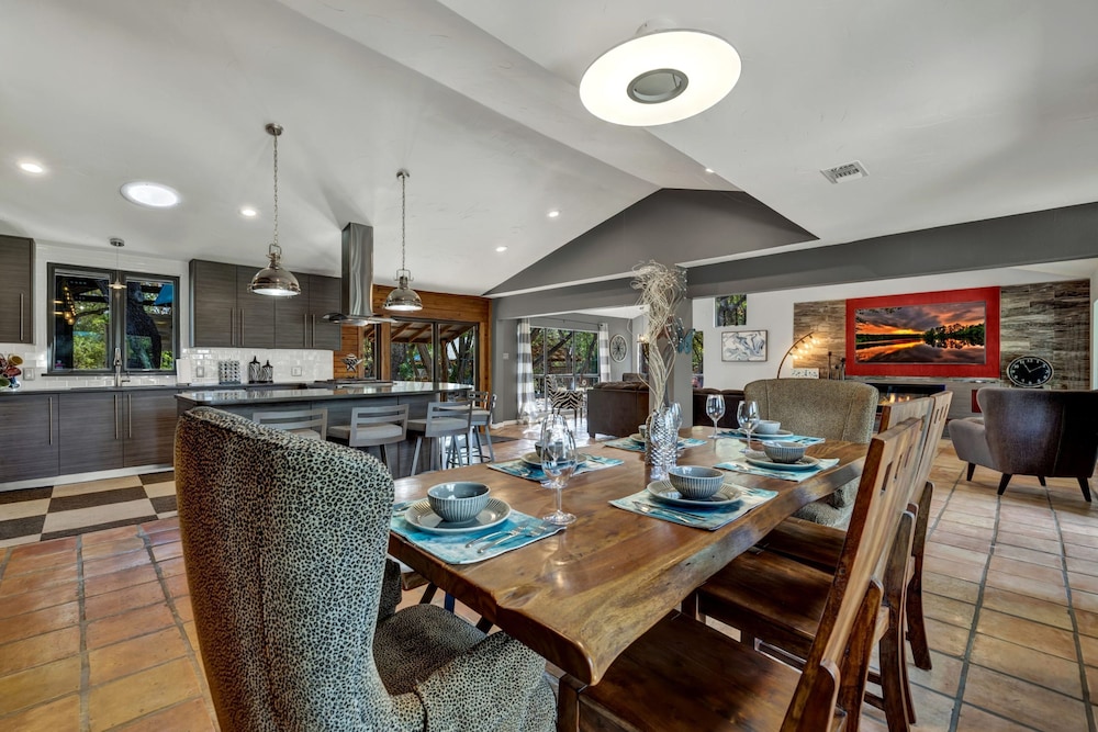 Terracotta Oasis - Wimberley for 30 Guests