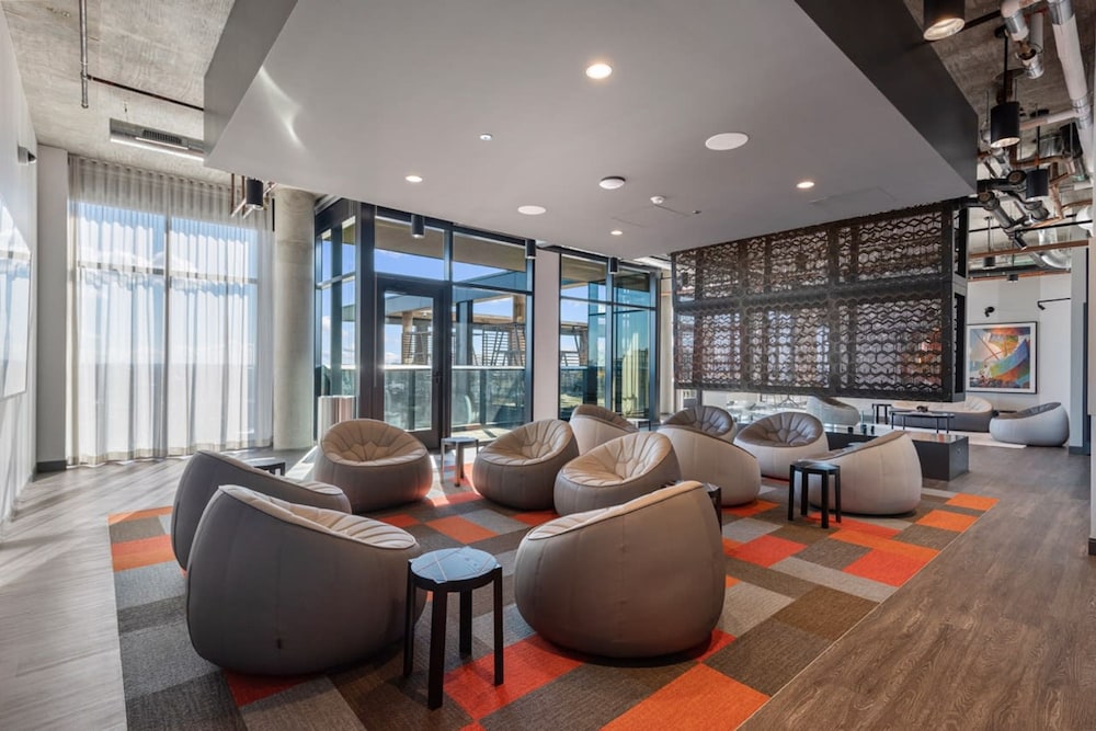 Cloud9 4apt in Building Fultonmkt The Cubist