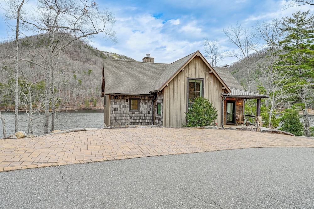 Direct Lake Access & Fire Pit: Tuckasegee Cottage!