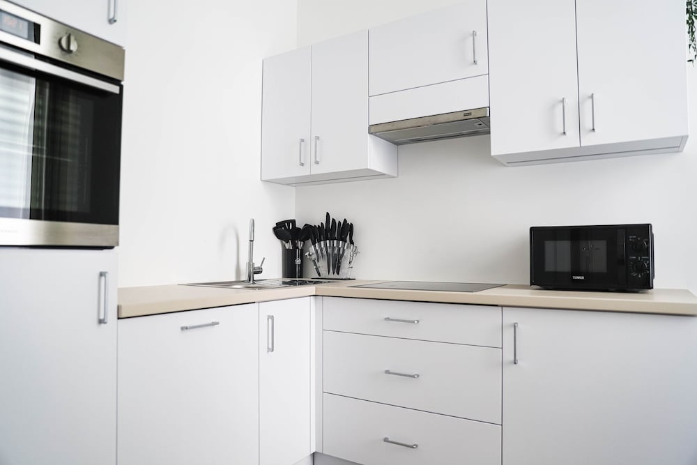 City Apartment - 5 min to Metro