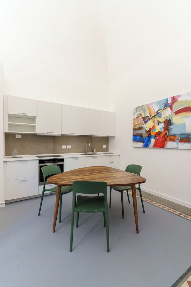 KleoSuites