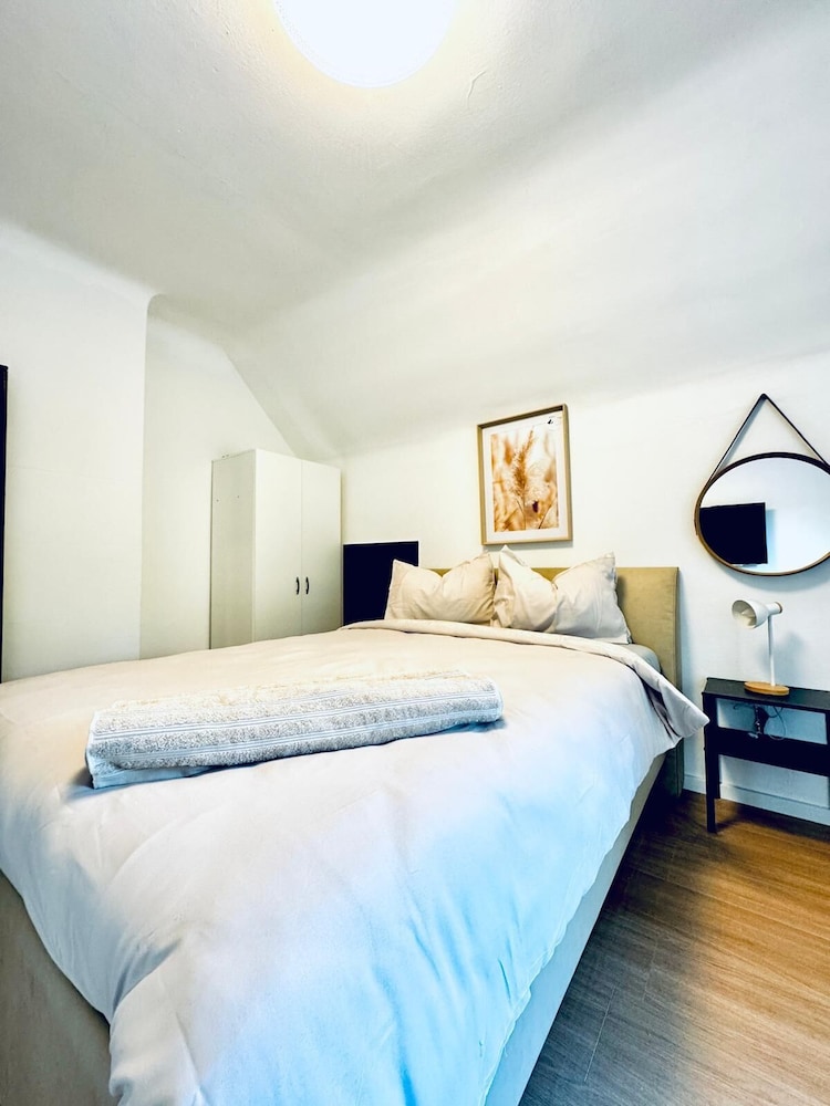 Cozy Garden Villa near Danube For 16P