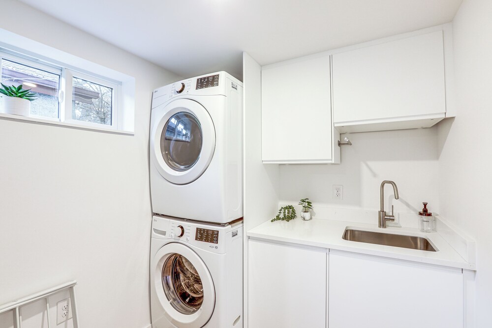 < 1 Block to City Park: New-build Apt in Denver!
