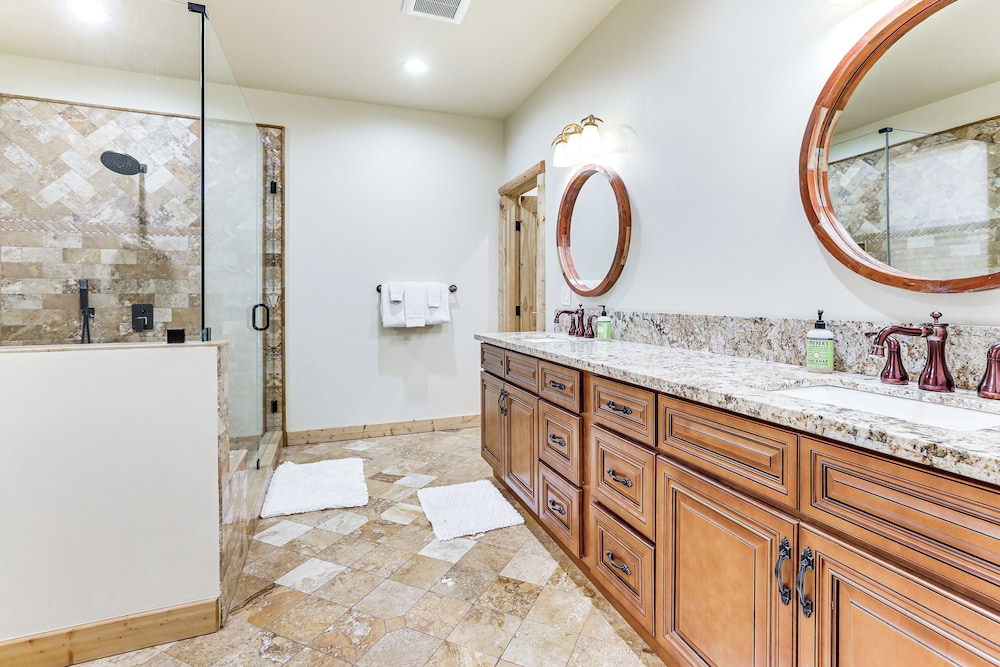 Hot Tub + Game Room: Mtn-view Retreat in Big Bear!
