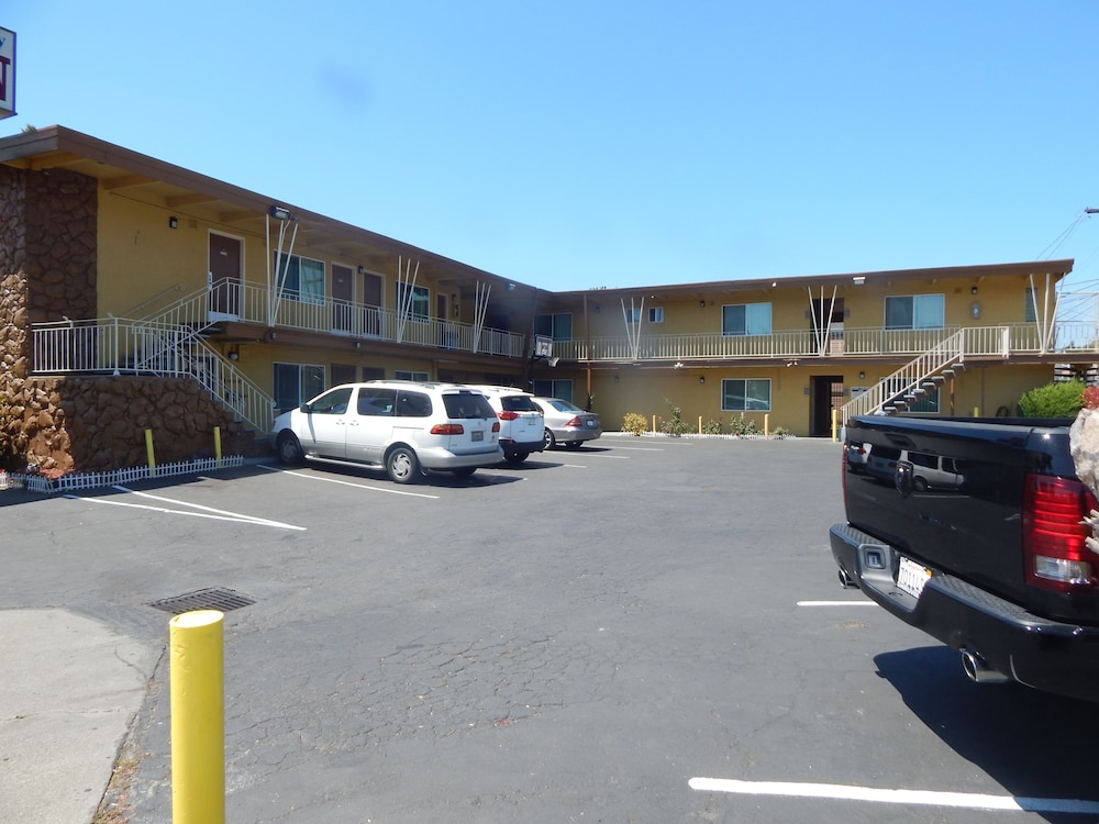 Oakland Vacations - M B Motor Inn - Property Image 6