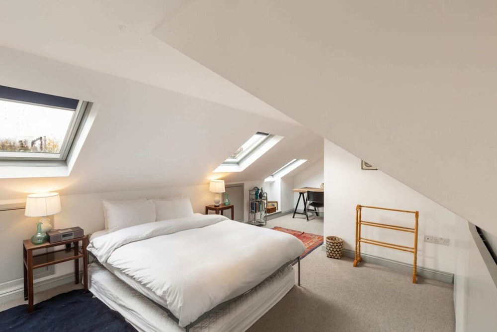 Lovely 4 Bedroom House near Portobello