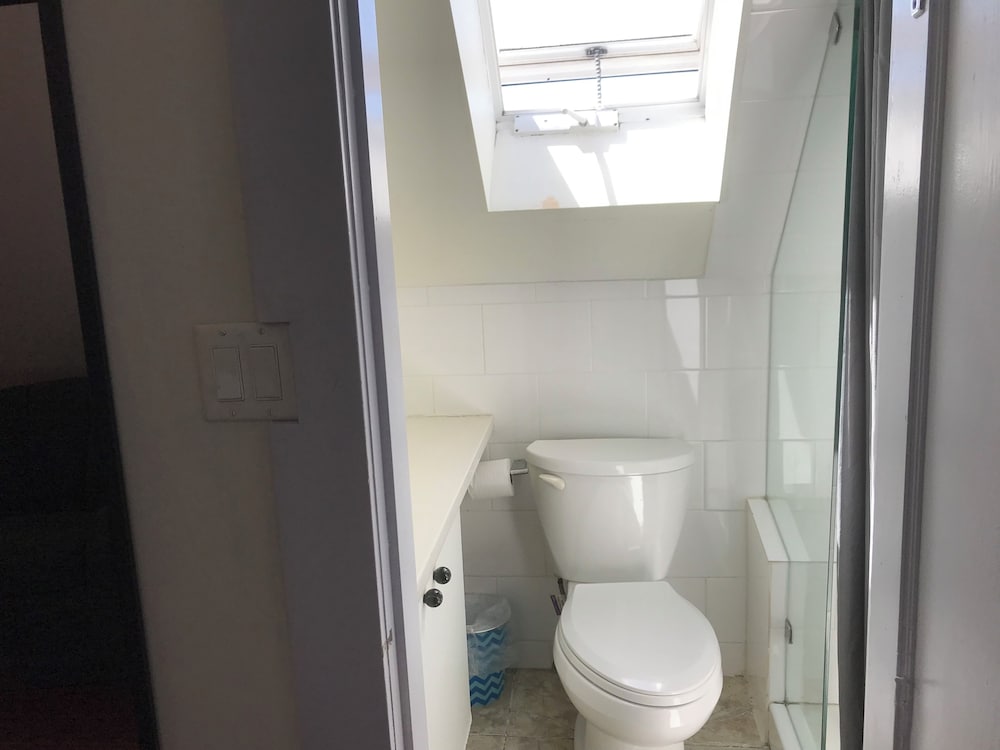 West Broadway guesthouse