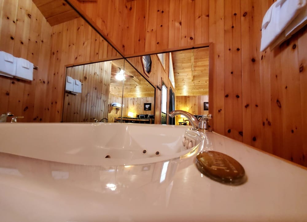 Urban Escape - 1BR King Cabin