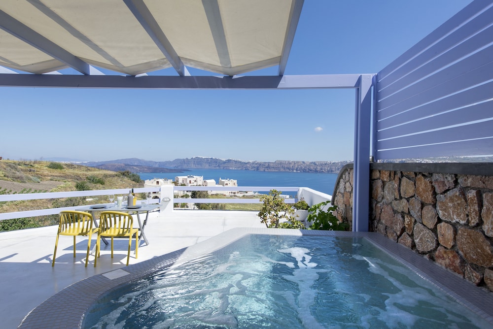 Earino Suites & Villas