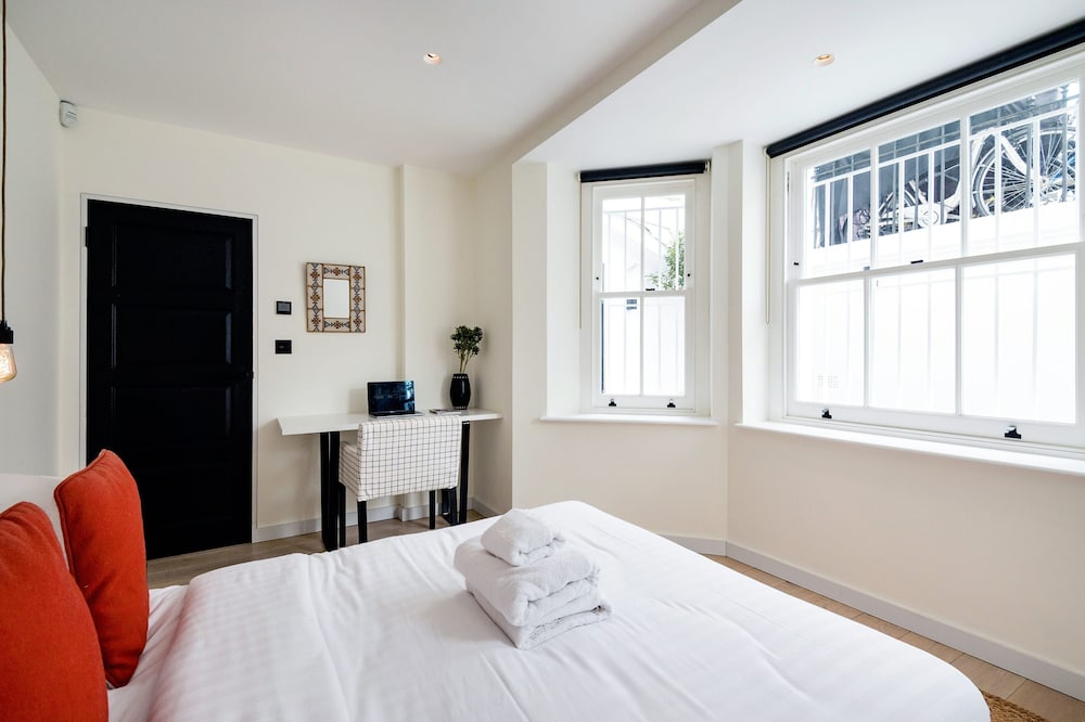 Notting Hill 2 Bed With Sauna - by Out of Office Lifestyle