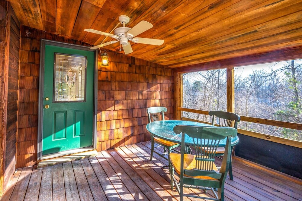 Dog Friendly Views Hot Tub Close to PF Gsmnp