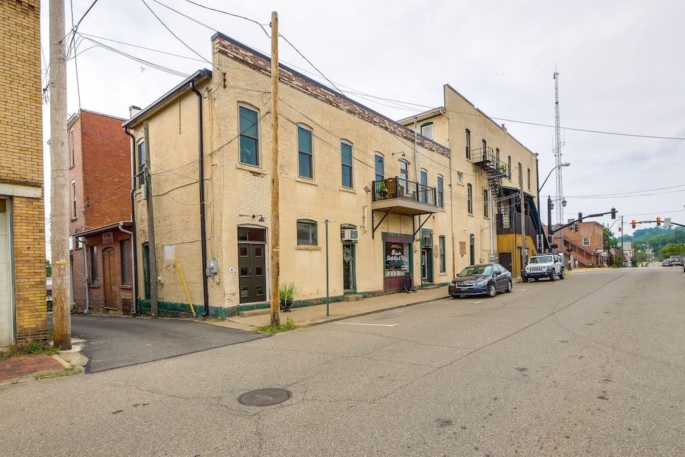 Downtown Millersburg Retreat w/ Sleek Interior! view 4